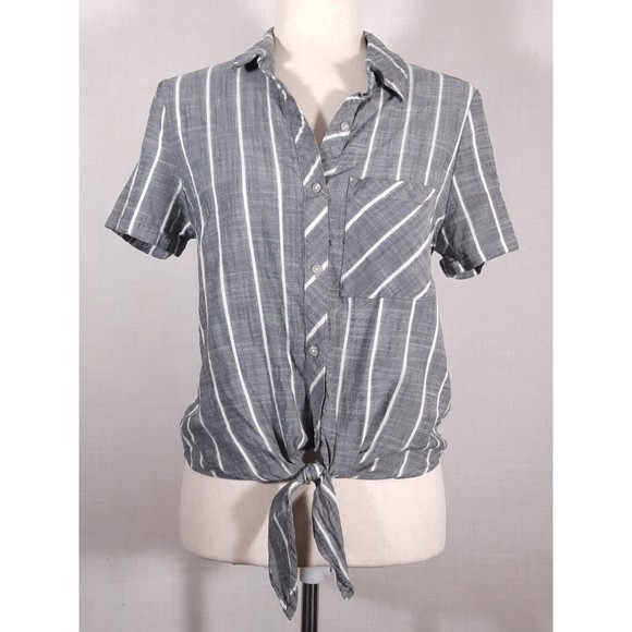 Universal Thread Tops - Universal Thread Women's Button-Down Knot-Front Gray w/ White Vertical Stripes
